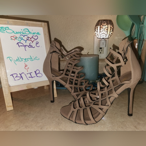 Breckelle's Geometric Cutout Stiletto Peep Toe Sandal, NATURAL, SZ: 5.5 ~ NWOT - Picture 8 of 11